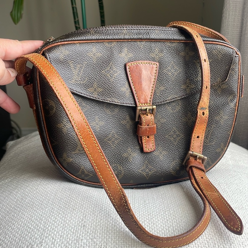 LV JEUNE FILLE BAG 9.7 x 7.5 x 2.1